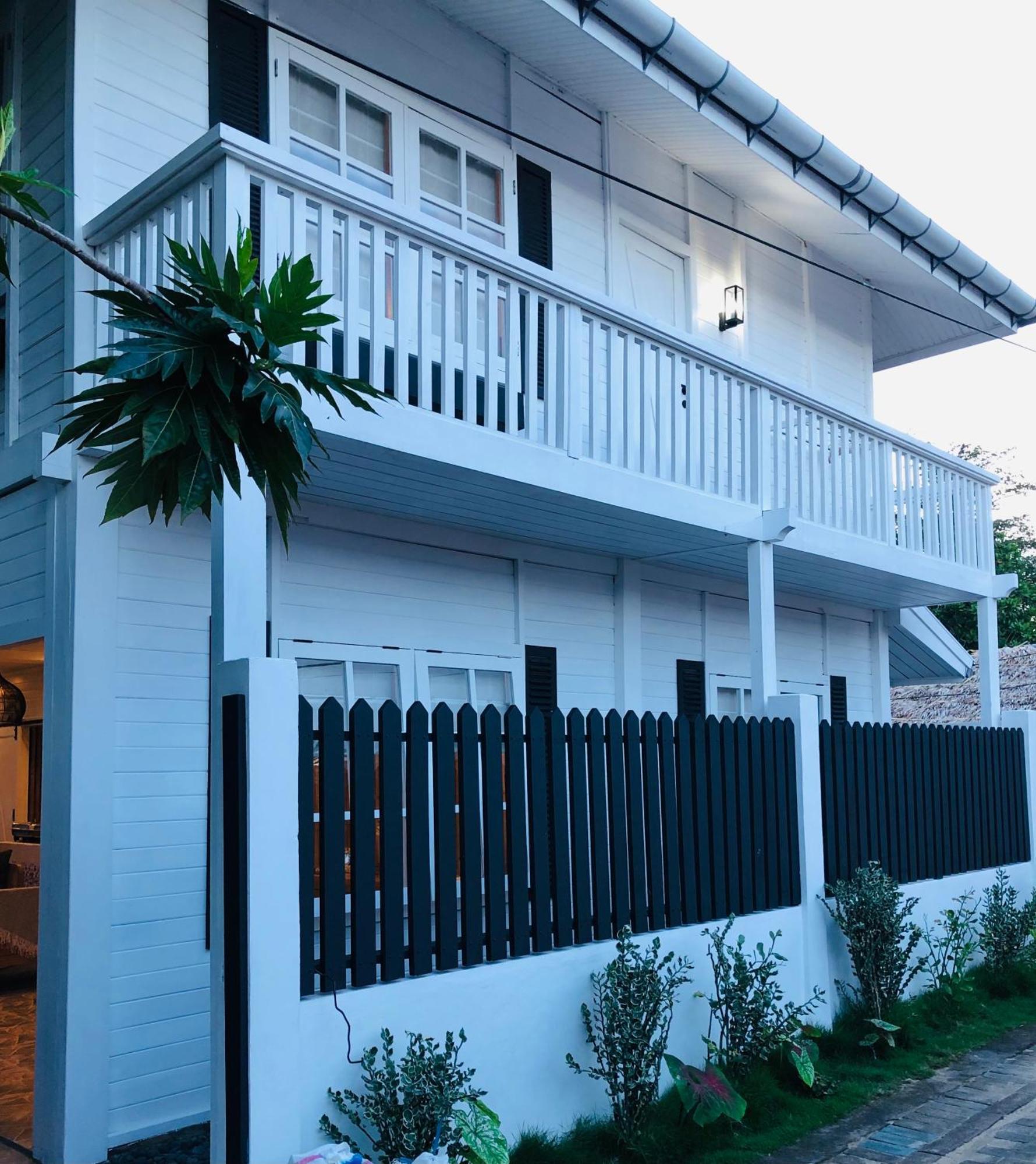 The White House On Bunaken Island Exterior photo