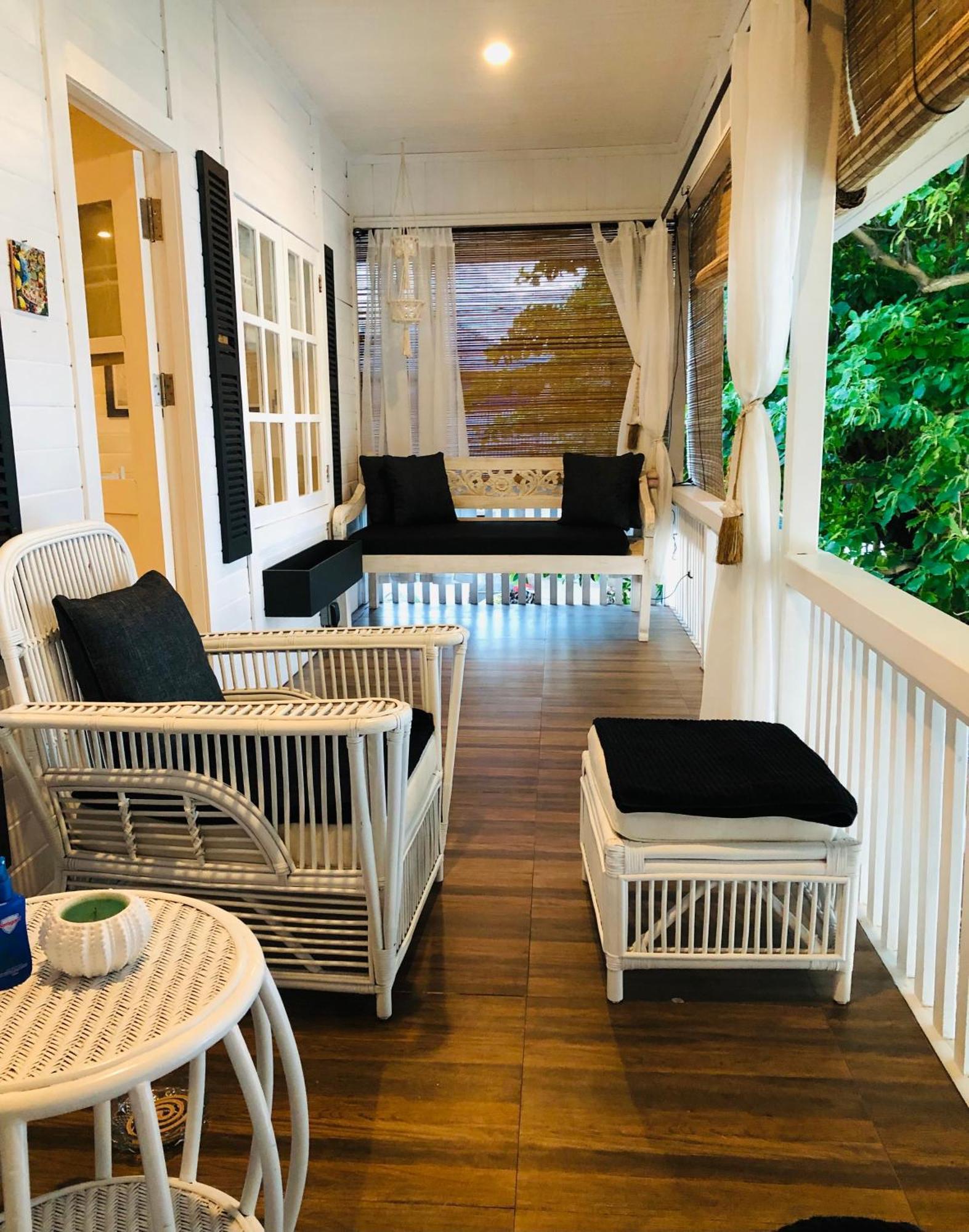 The White House On Bunaken Island Exterior photo