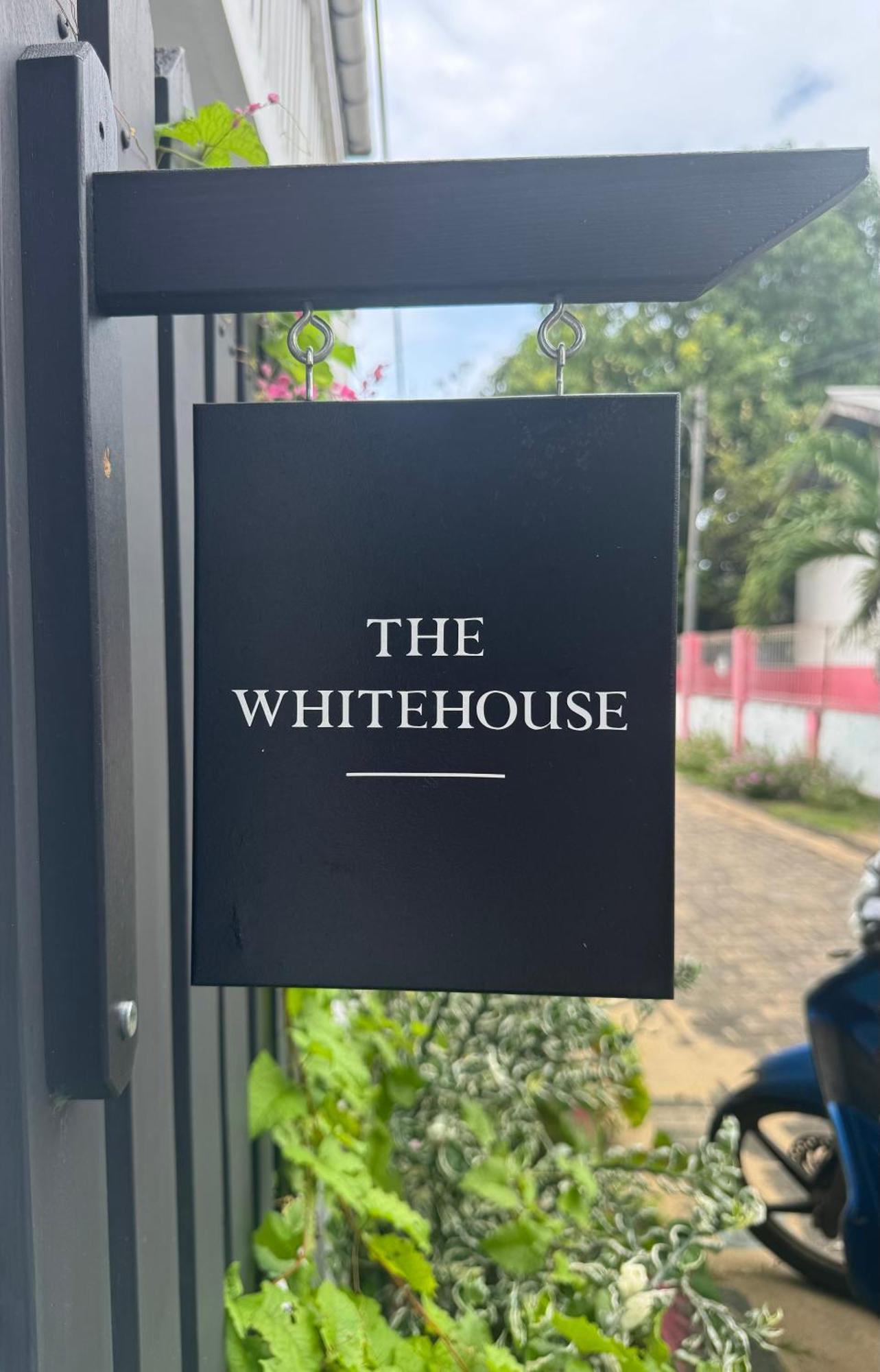 The White House On Bunaken Island Exterior photo